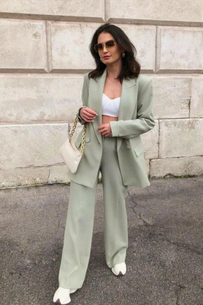 women-2-piece-suits-the-perfect-for-office-wear-business-parties